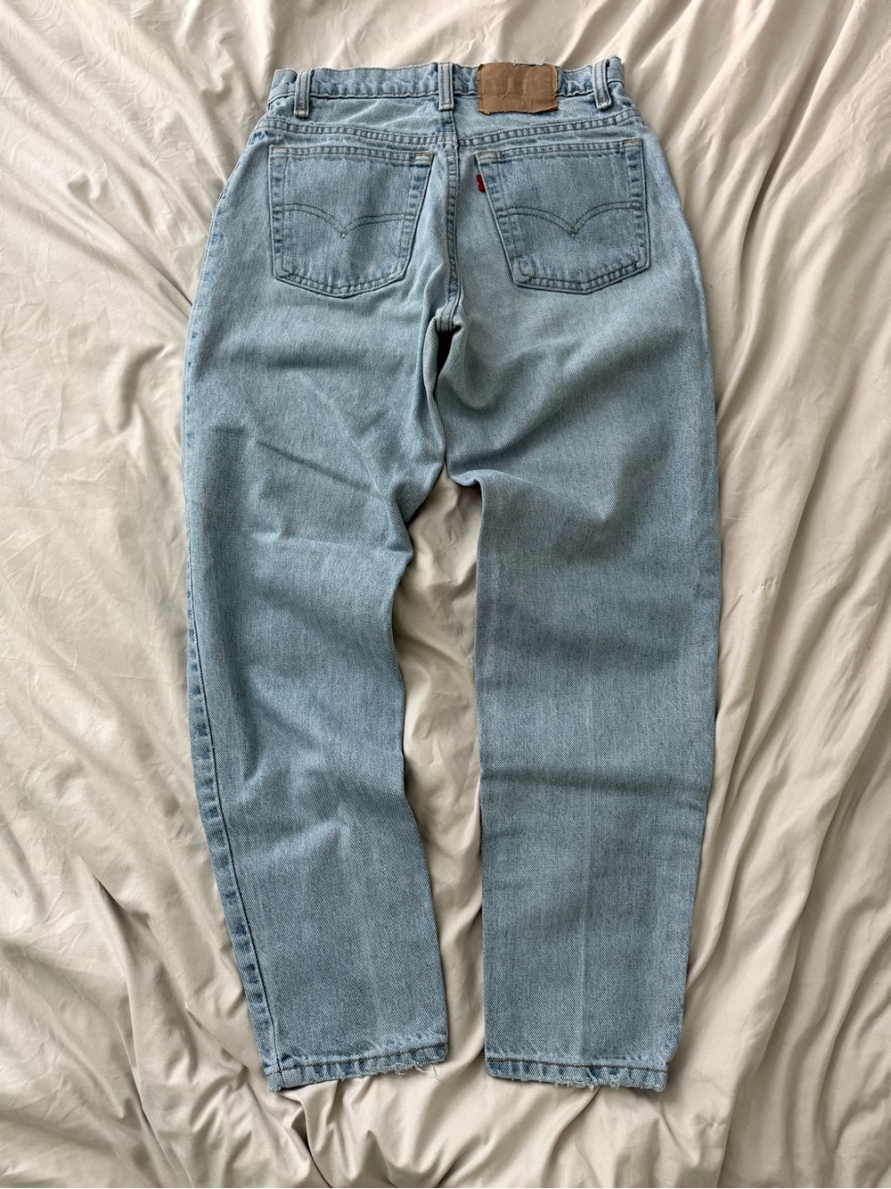 True Vintage Levi’s 550 High Rise Straight Light Wash 90s Distressed Jeans